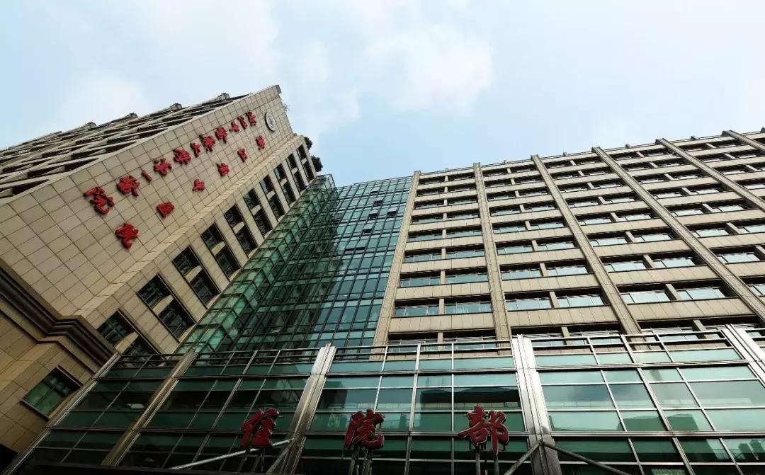 浙江医生违规操作致5人患艾滋病,18岁少女恶意传染艾滋病被判5年