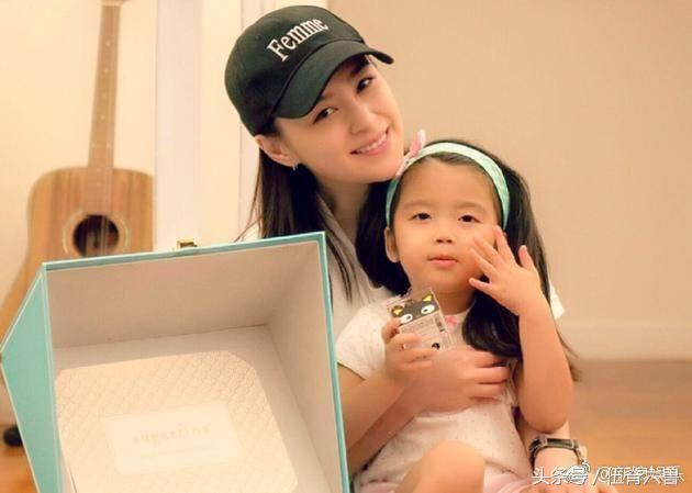 阿娇素颜现身,阿娇现身活动被拍