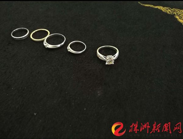 南京女孩半夜醒来床底下惊魂,女子半夜突然惊魂一幕