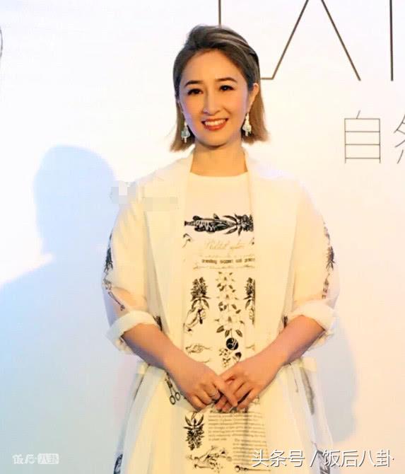 黎姿颜值巅峰笑容迷人,47岁黎姿素颜不老