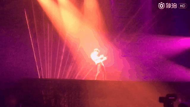 陈伟霆易烊千玺斗舞,易烊千玺和陈伟霆同台