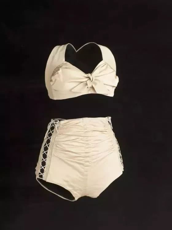 泳衣要买紧的还是刚好合适的,泳衣是建议买小还是买大