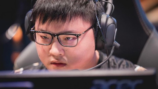 LCK韩国网友吐槽夏季赛揭幕战：ADC残废版本？Uzi成为失业人员！