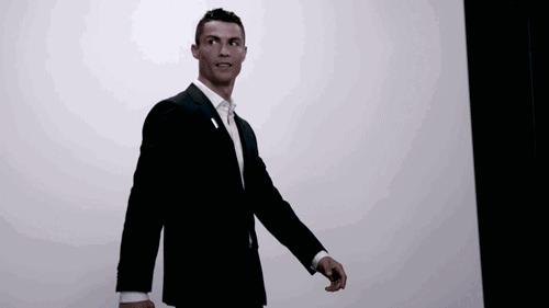 布加迪威航之后，C罗的停车场里又多了一辆WEYVV7