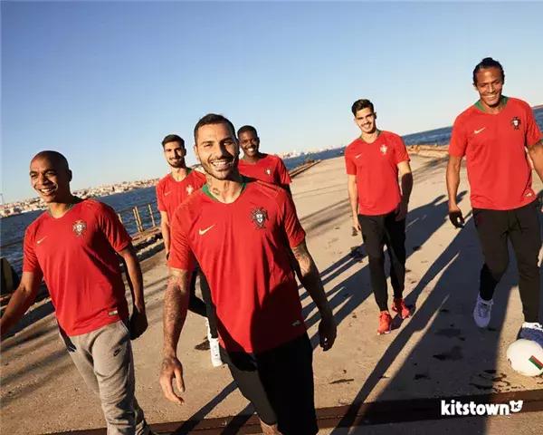 从姐弟恋到保姆上位世界杯球星背后的女人都不简单