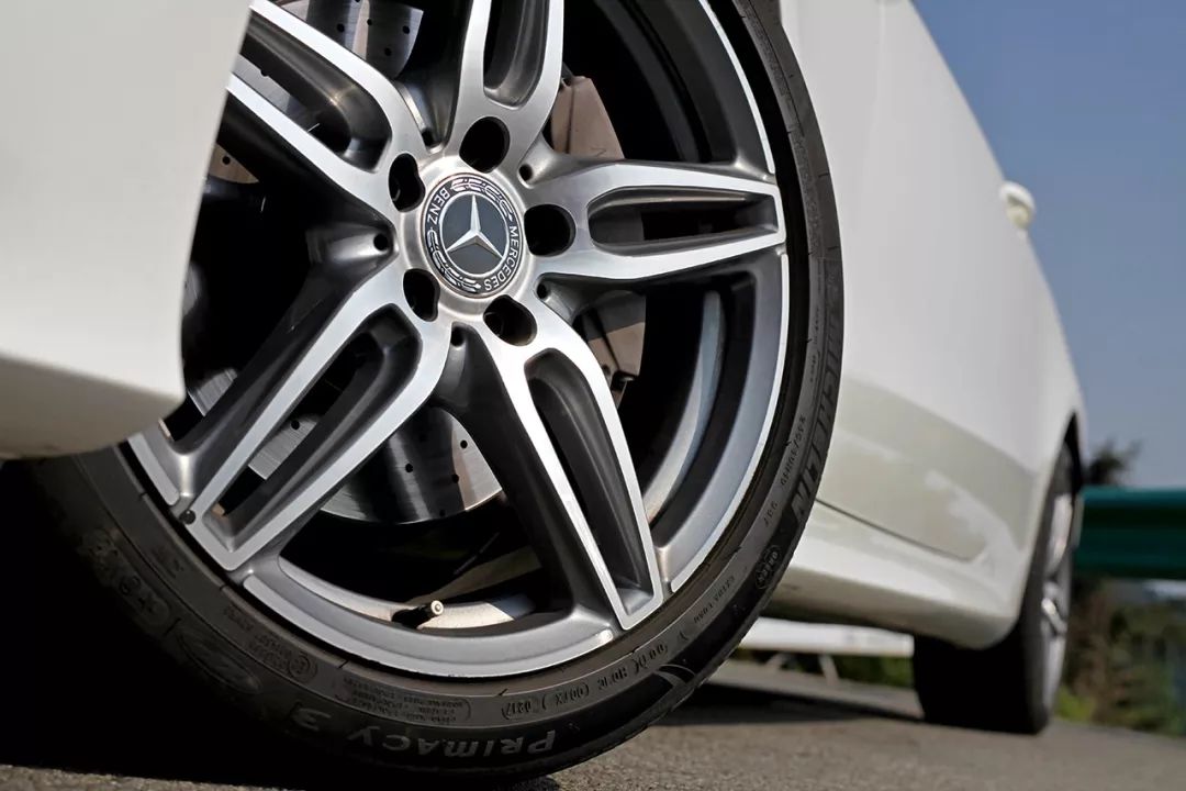 10年奔驰e200试驾视频,夜空中最亮的星惊艳版