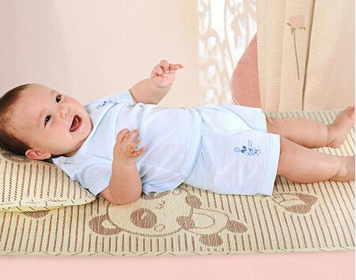 宝宝长痱子哭闹不停,宝宝一哭就起痱子怎么办