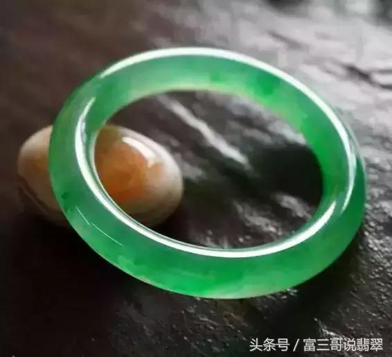 翡翠上蜡和浸蜡的区别,翡翠上蜡和不打蜡的区别图片