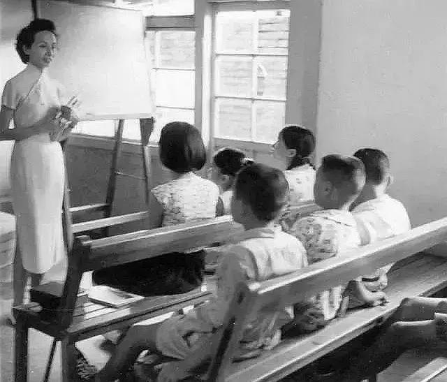 94岁裸捐1857万，她是中国最后一个穿裙子的先生，却从未上热搜，少人问津……