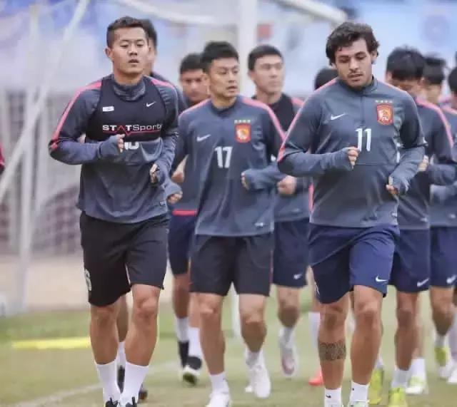 世界杯开幕式球员时装秀进场,世界杯球星穿的衣服