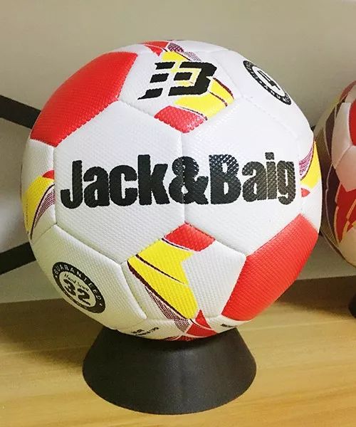 征集｜它生产的足球在德甲联赛上滚动！现在，你发照片它来送球