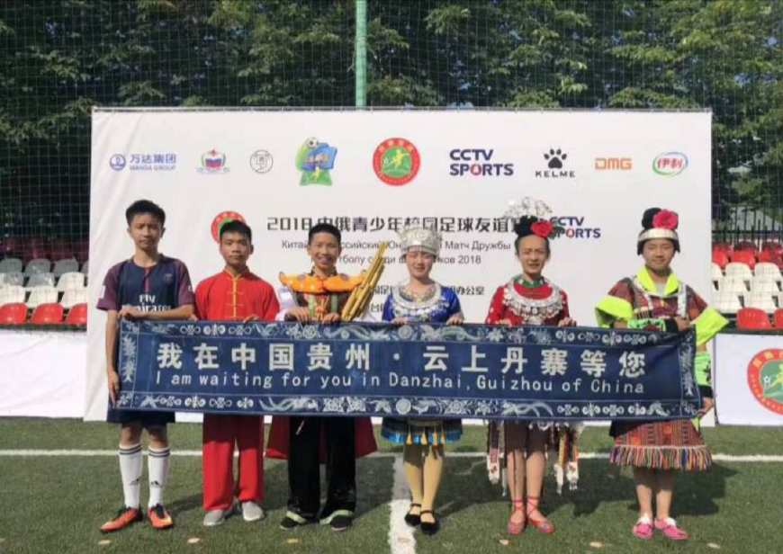 罗比威廉姆斯wearethechampions,罗比威廉姆斯世界杯开幕式竖中指