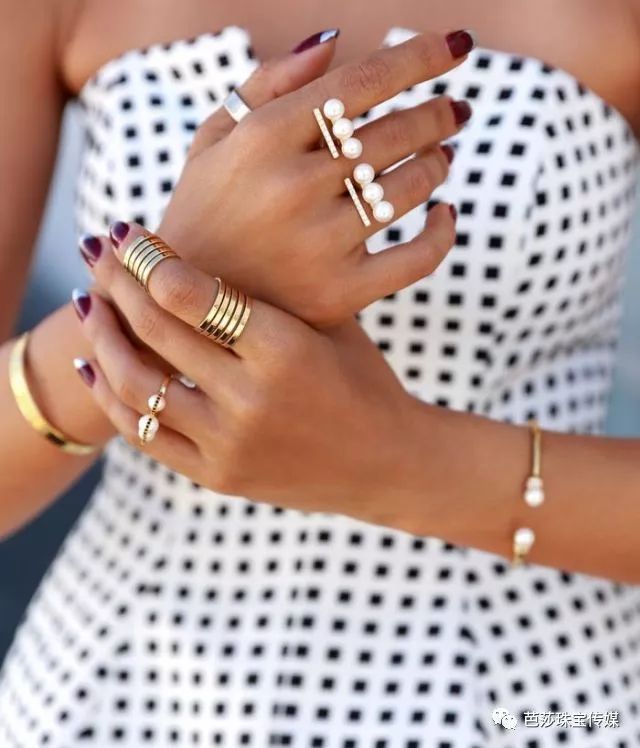 朴信惠戴的黑天鹅项链,朴信惠珍珠