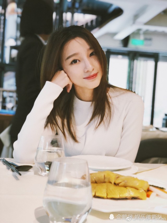 cctv5足球外景女主持人,cctv5足球美女主播