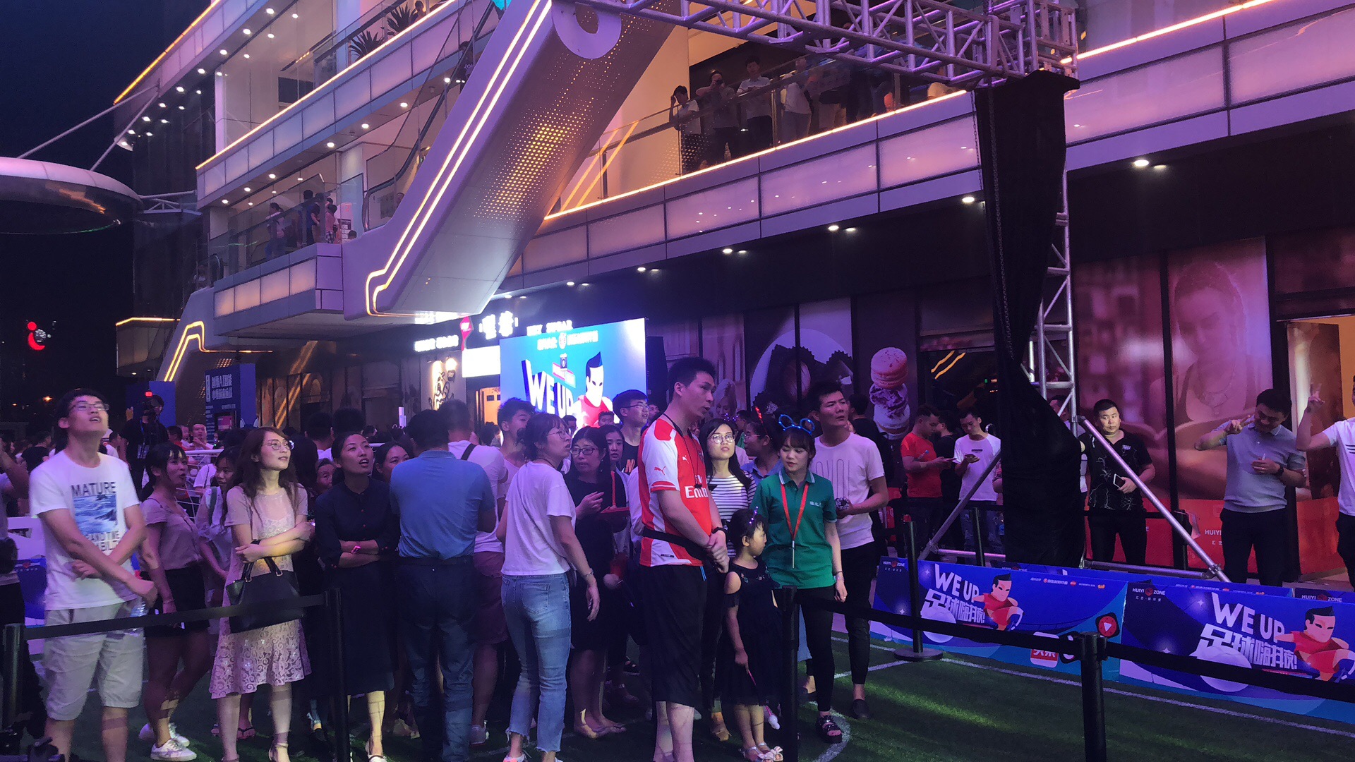 *今条头日**WEUP足球嗨抖夜，燃爆2018夏日足球狂欢盛宴！