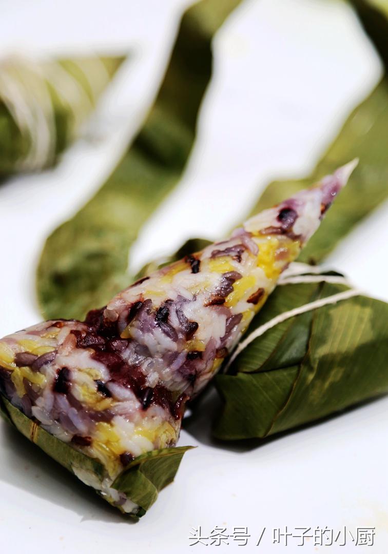 不会包粽子简单的蒸一下,不会包粽子的慢动作