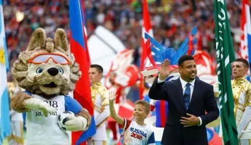 热搜│机器写稿？新华社带你20秒速成世界杯“短视频新闻”