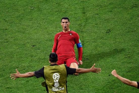 c罗庆祝开炮,c罗庆祝梅西点球