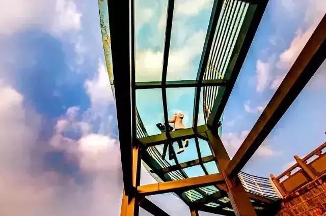 浙江湖州玻璃栈道,浙江灵溪山玻璃栈道景区