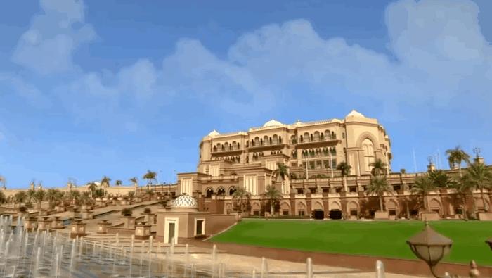 全球唯一座八星级酒店，装饰就用掉40吨黄金，专门配有*博兰**基尼接送