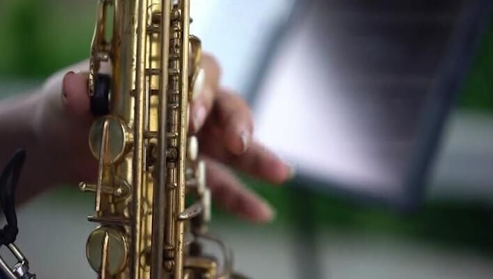 宿豫陆集大运河畔有位每天吹萨克斯的“演奏家”