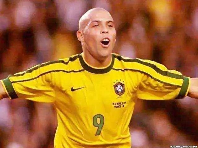 足球经典解说词,那些足球解说员的经典语录