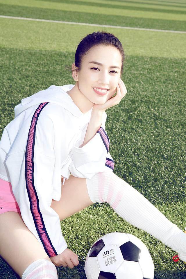 黄圣依大秀身材,黄圣依足球宝贝最火图片