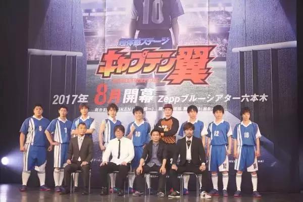 看球标配小食桶,看球配小龙虾