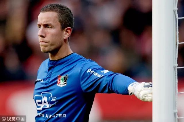 冰岛队的人真的都是业余的么,冰岛队都是业余球员吗