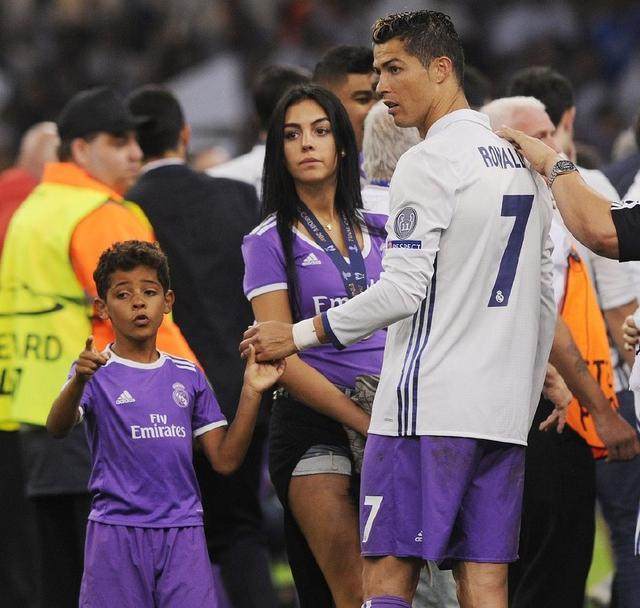 c罗和内马尔的历任女友,c罗前女友与内马尔前女友