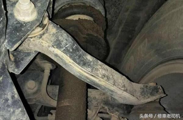 二手三菱帕杰罗，车主要12万，一看底盘6万都嫌多！