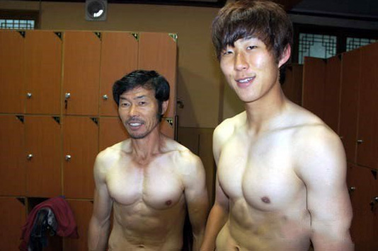 孙兴慜姆巴佩拼脸,孙兴慜反差替补