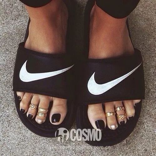 刘雯穿hogan牌子鞋,刘雯穿的小黑鞋运动鞋