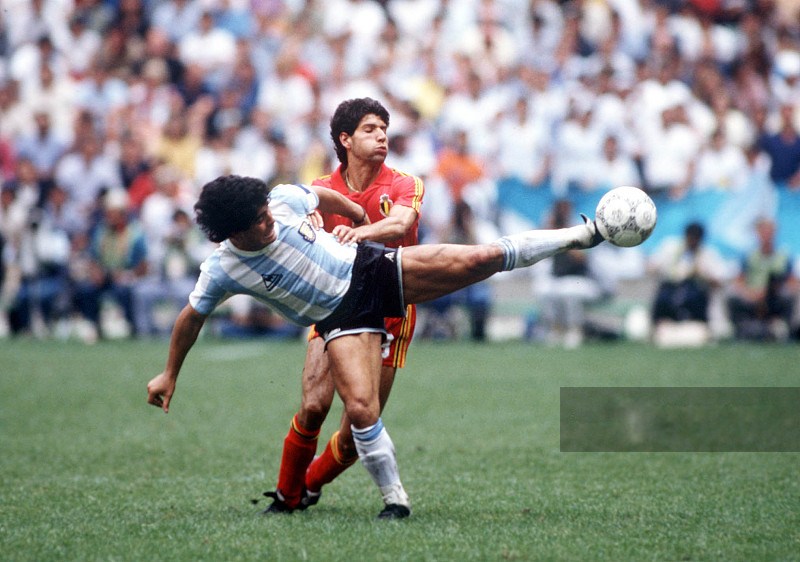 上帝之手马拉多纳位置,上帝之手马拉多纳是哪一届