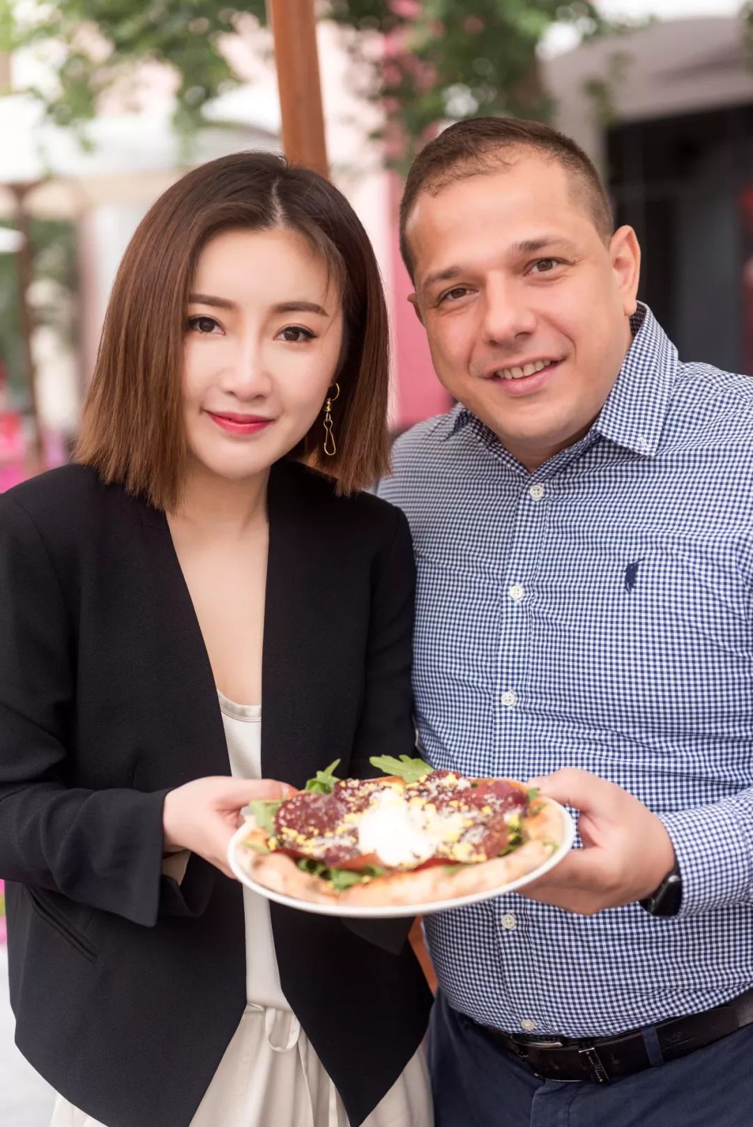 怎么穿让人看起来很贵,怎样穿看起来既普通又好看