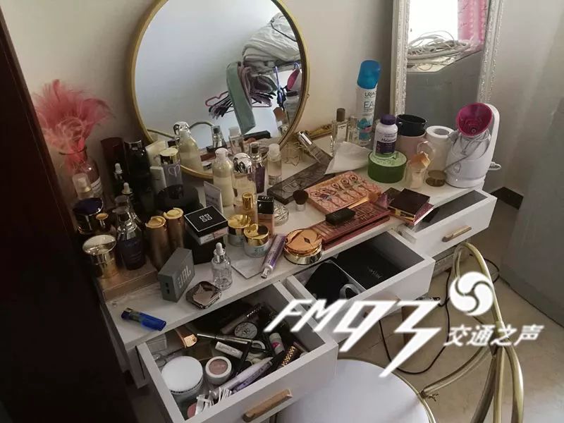 女生甩卖前任礼物,女人甩卖男人的礼物