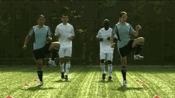 踢球注意脚不要受伤,踢球前热身多久合适