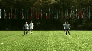 踢球简单的热身,踢球热身的视频