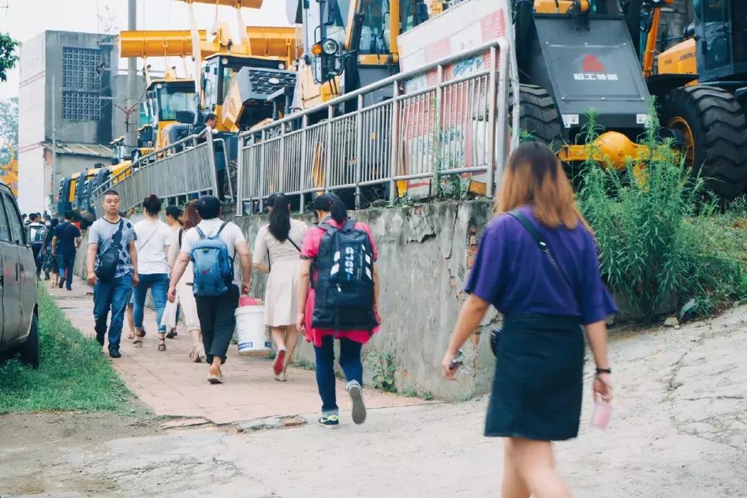 新都人：没有经受住650的*躏蹂**，你好意思享受地铁的快捷？