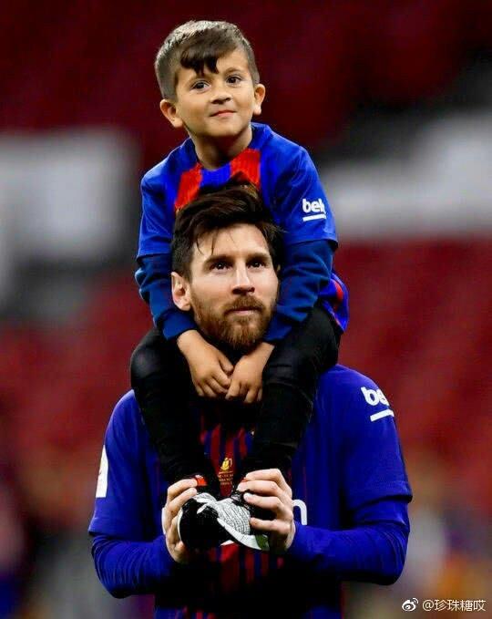 梅西的大儿子蒂亚戈踢足球,梅西大儿子蒂亚戈最新消息