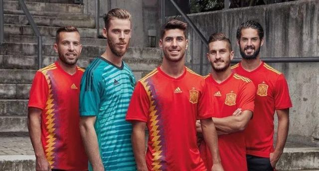 「DesignForce」2018世界杯不带你去天台,带你看球衣!