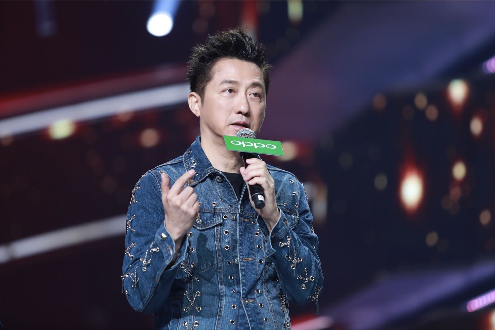 中国新歌声谢霆锋周杰伦开场秀,中国新歌声的导师谢霆锋