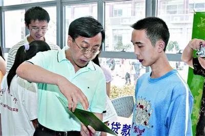 张杰了解谢娜完整版,张杰认识谢娜的视频