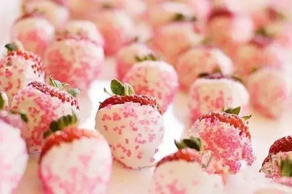 天津传统煎饼果子 (煎饼果子是天津人的小吃)