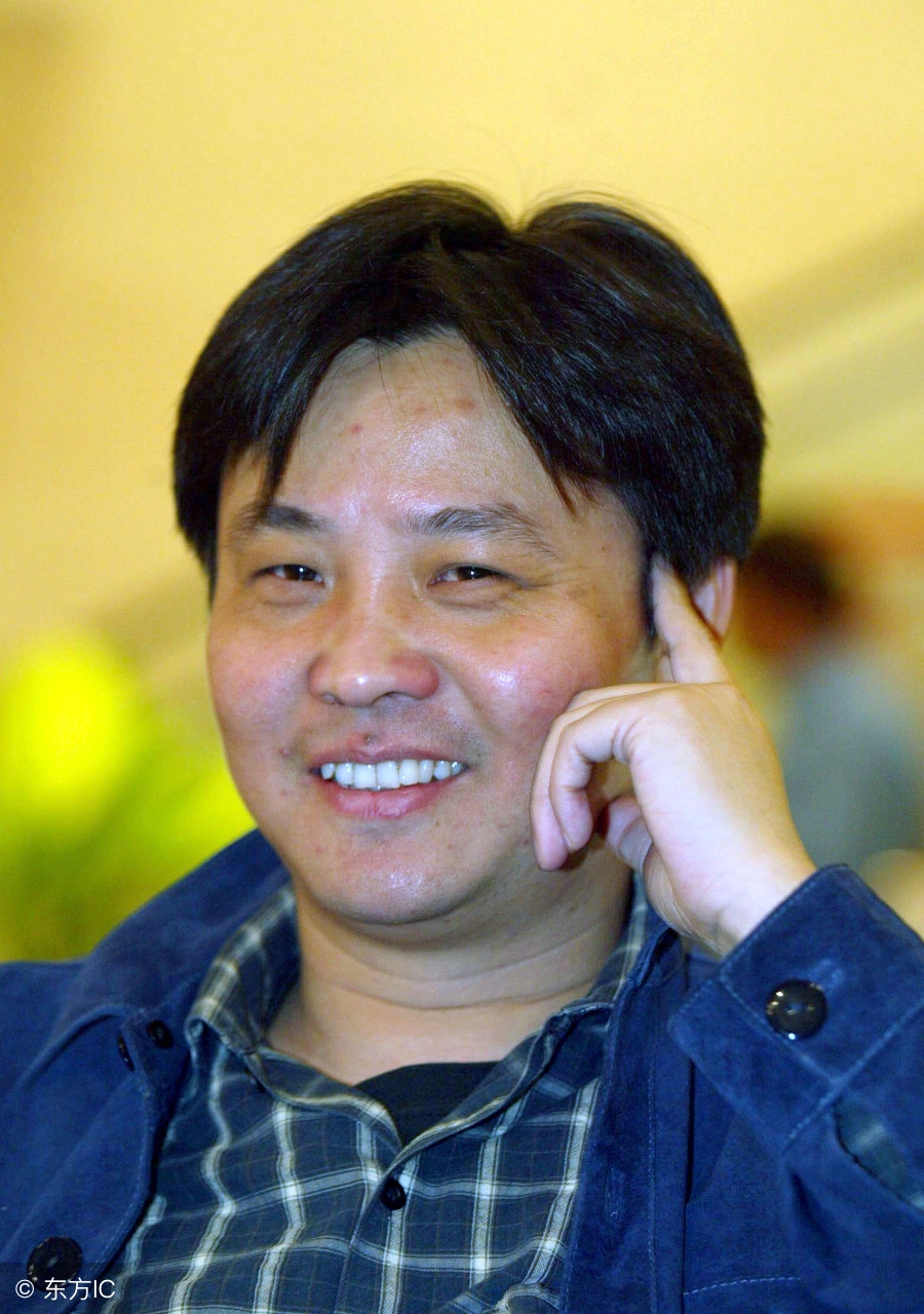 世界杯正如火如荼地进行，文学界的这些“狂热球迷”你知道多少？