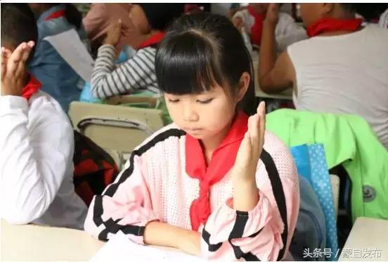 这两个女孩……万万没想到啊！