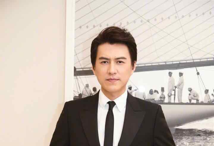 靳东作为资深球迷“神预测”上热搜，事后这样回复？这也太可爱了