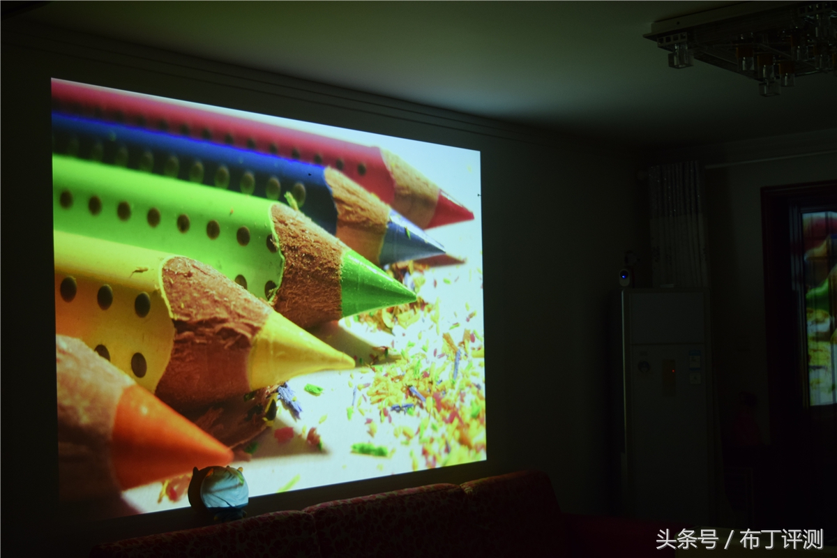 坚果j7s多少流明,坚果j7是长焦还是短焦