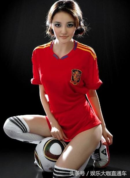 刘雨欣张馨予节目pk,足球宝贝刘雨欣