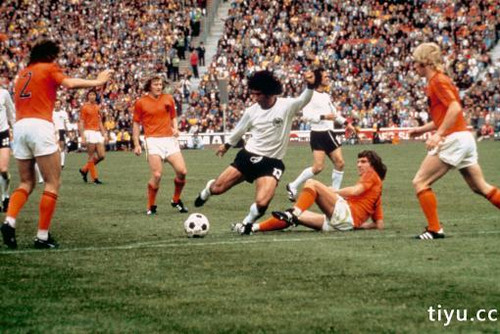 穆勒厄齐尔拉姆施泰因,穆勒厄齐尔克罗斯